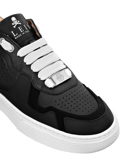Leather Lo-Top Sneakers G.O.A.T. TM