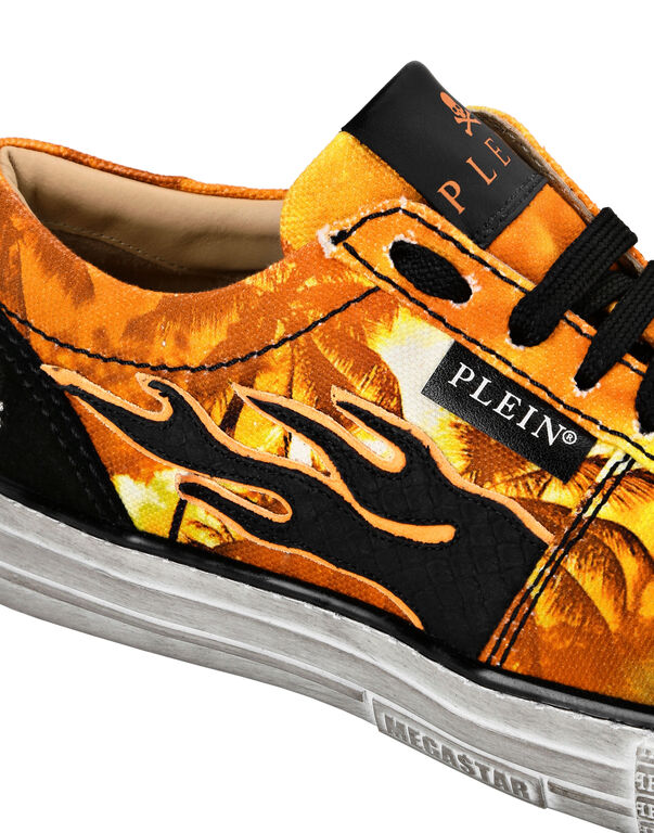 Lo-Top Sneakers Flame