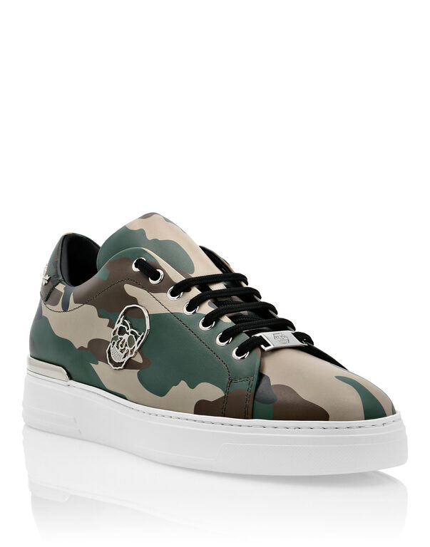 Lo-Top Sneakers Camou The $kull TM