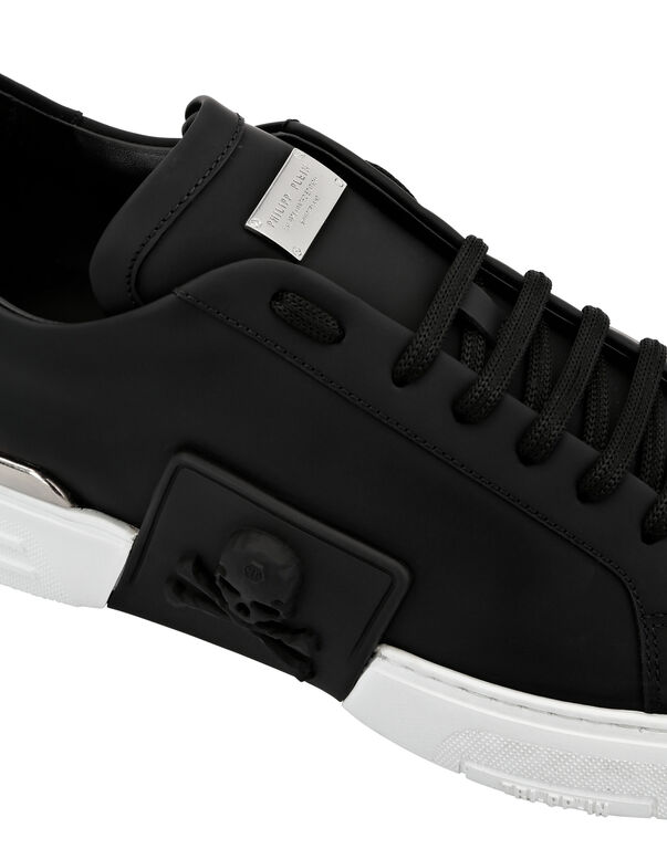 Lo-Top Sneakers Rubberized Leather Skull
