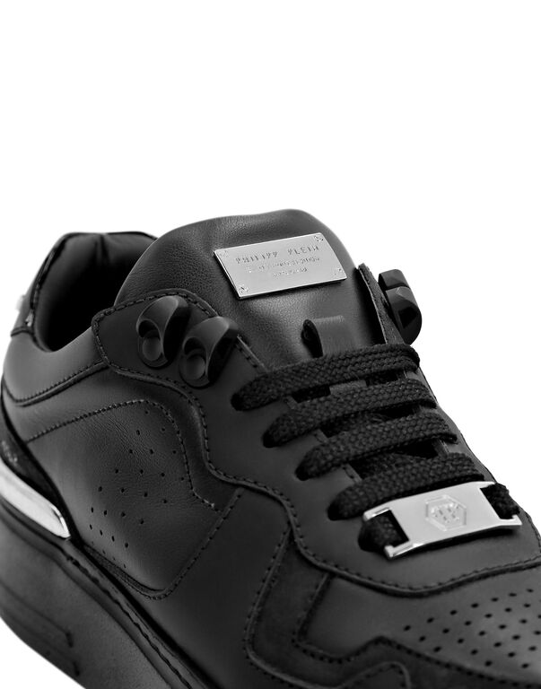 Lo-Top Sneakers mix materials G.O.A.T. TM