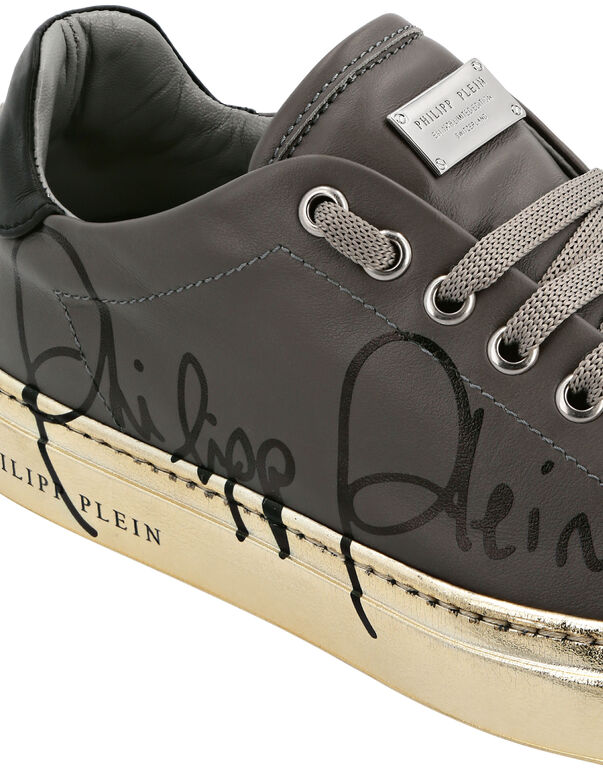 Lo-Top Sneakers Signature
